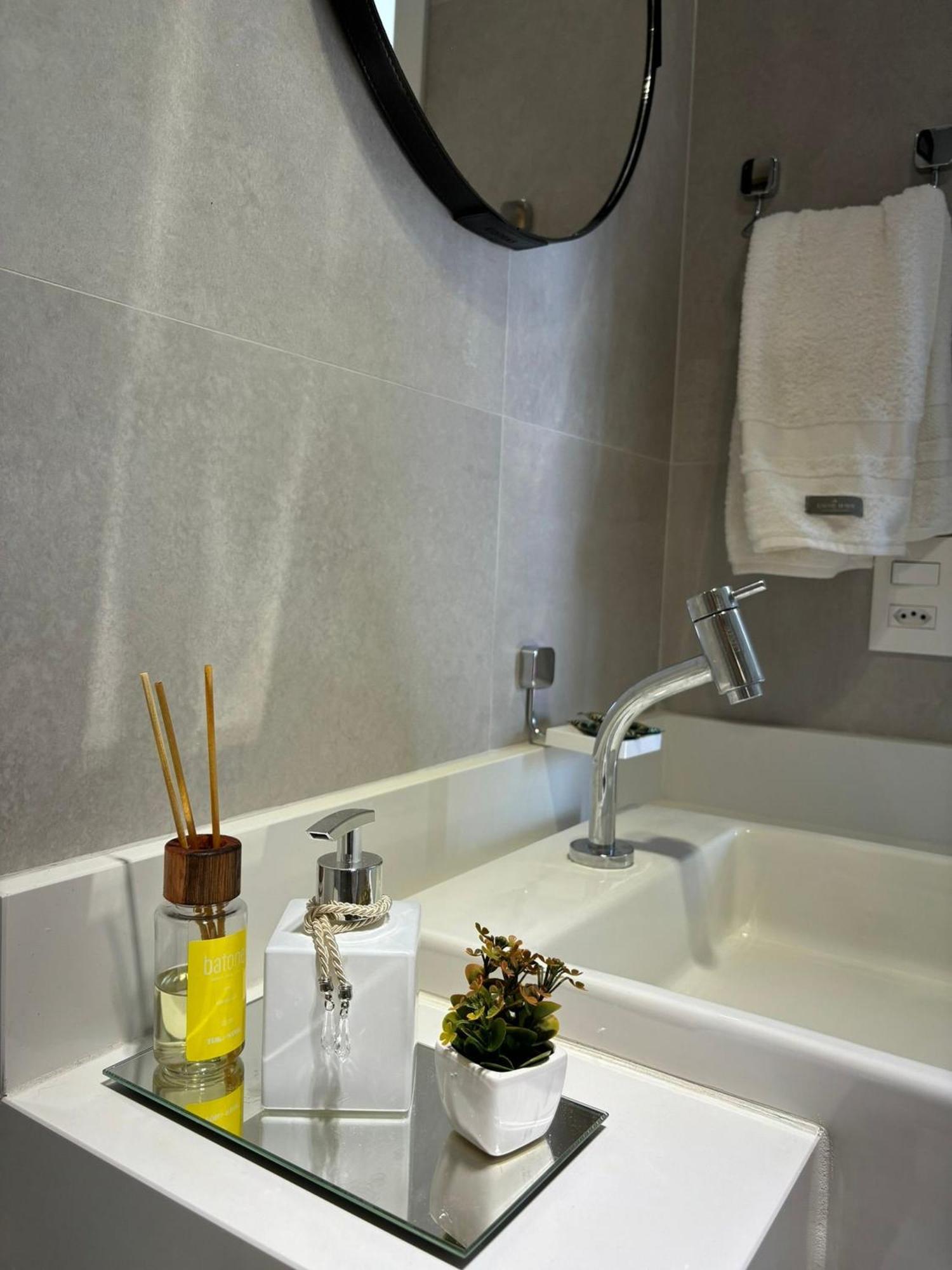 Madalena Com Ar Condicionado | Delfhy Apartamento *